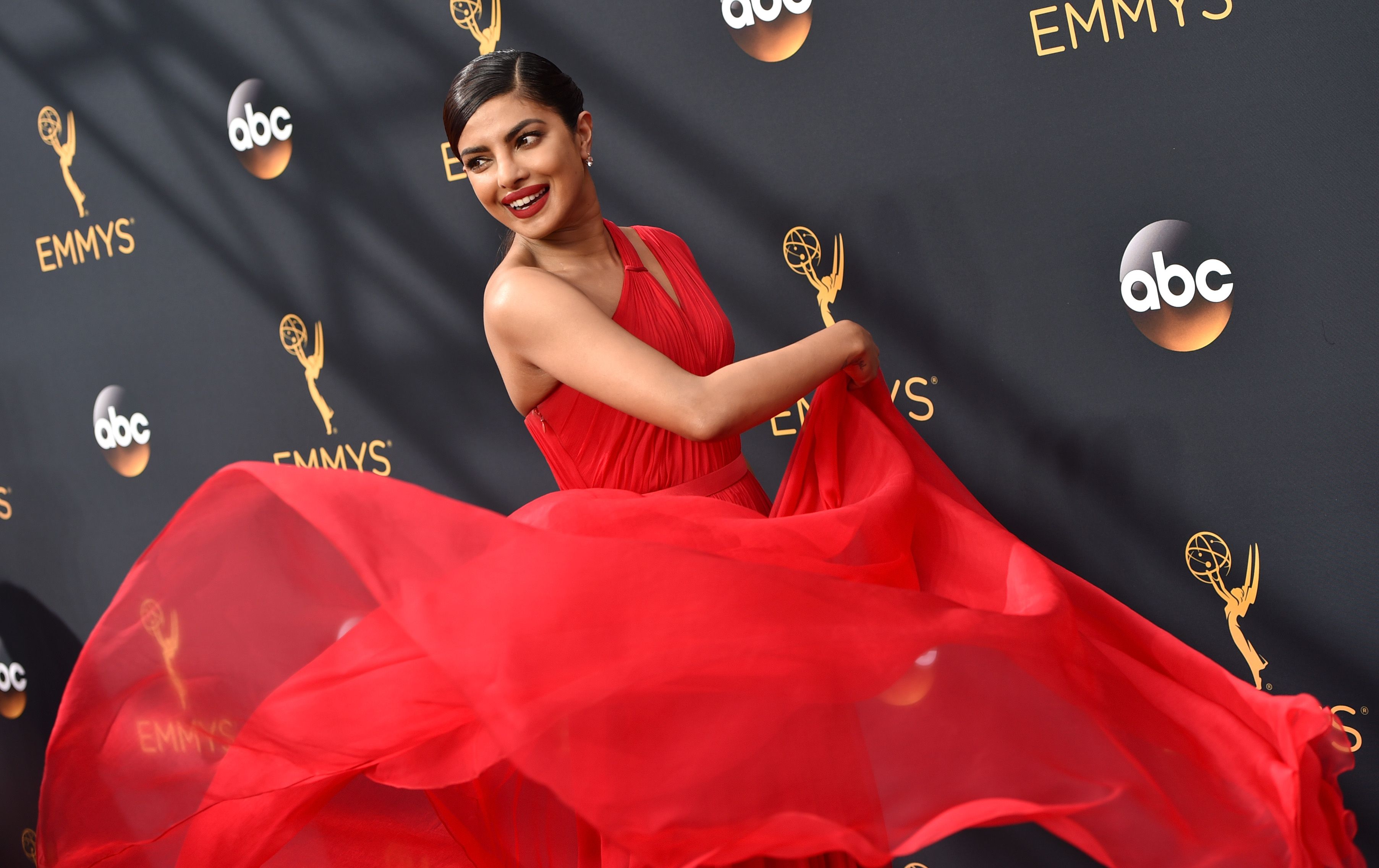 priyanka chopra emmy dress