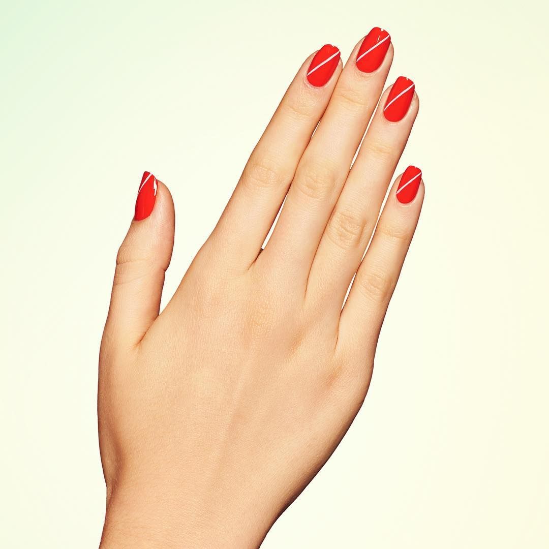 Woman Hand Finger Black and Red Flower Manicure Gel Nail Polish Swatch  Design White Bottle Beauty Fashion Photo Obraz Stock - Obraz złożonej z  kosmetyk, czerń: 146499659