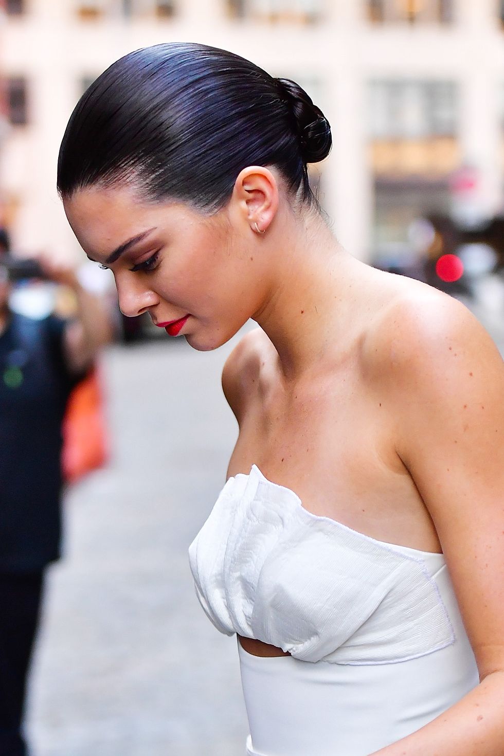 Hair, White, Hairstyle, Skin, Beauty, Shoulder, Lip, Chignon, Bun, Dress, 