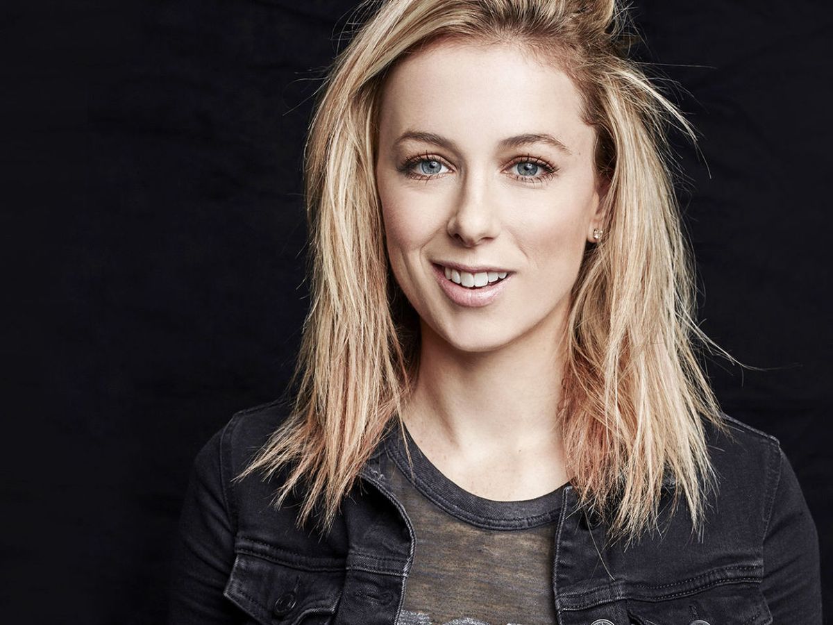 Iliza Shlesinger On Why Your Fave Bra Is The Longest Relationship