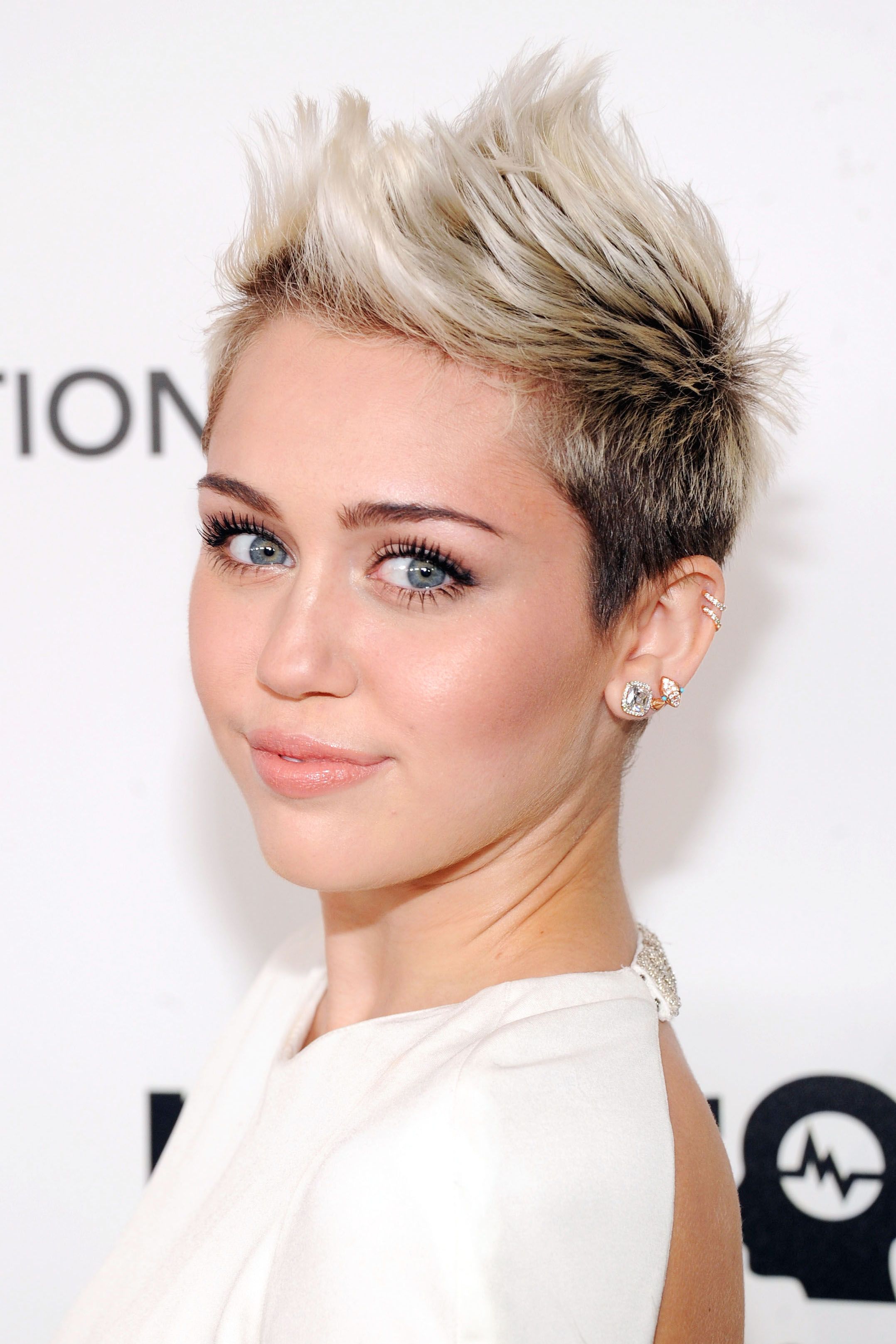 Miley Cyrus' Best Hairstyles of All Time - 66 Miley Cyrus Hair Cuts and  Colors