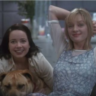 Janeane Garofalo and Uma Thurman in The Truth About Cats and Dogs
