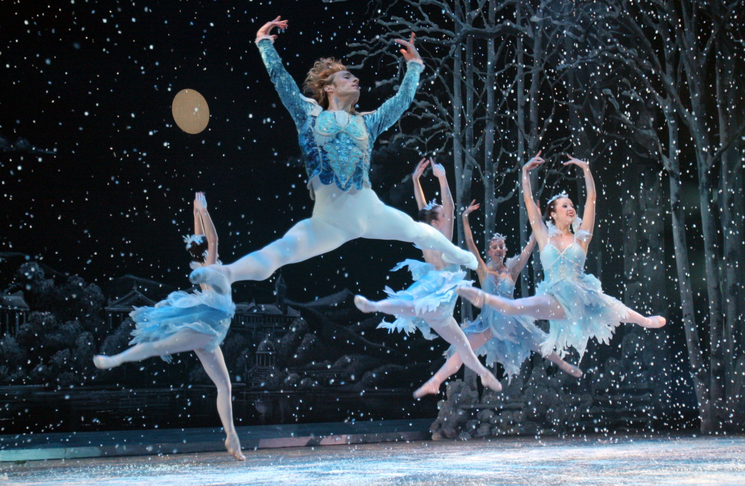 30 Gorgeous Photos Of 'The Nutcracker' Performances From Around The World