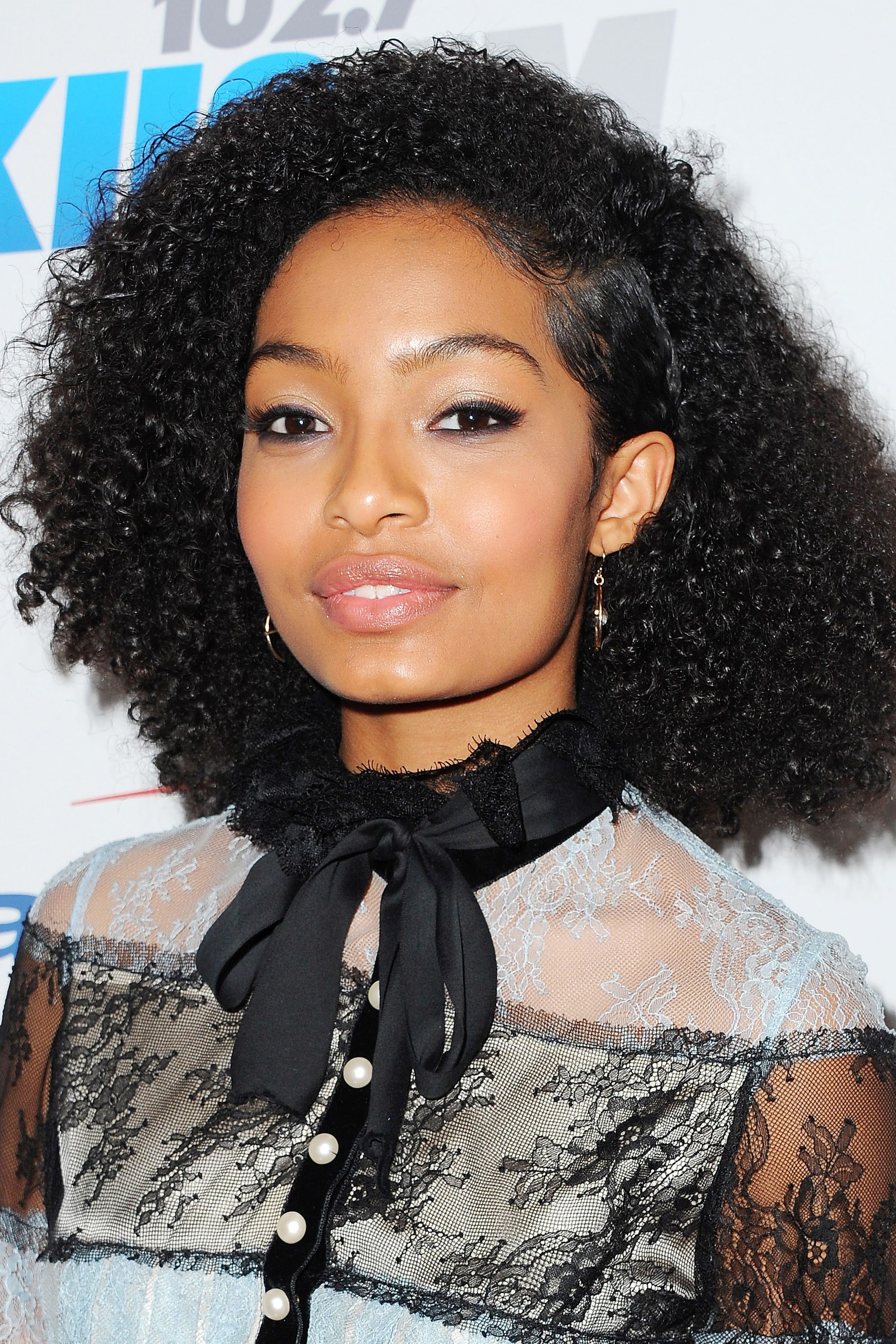 elle curly hair yara shahidi