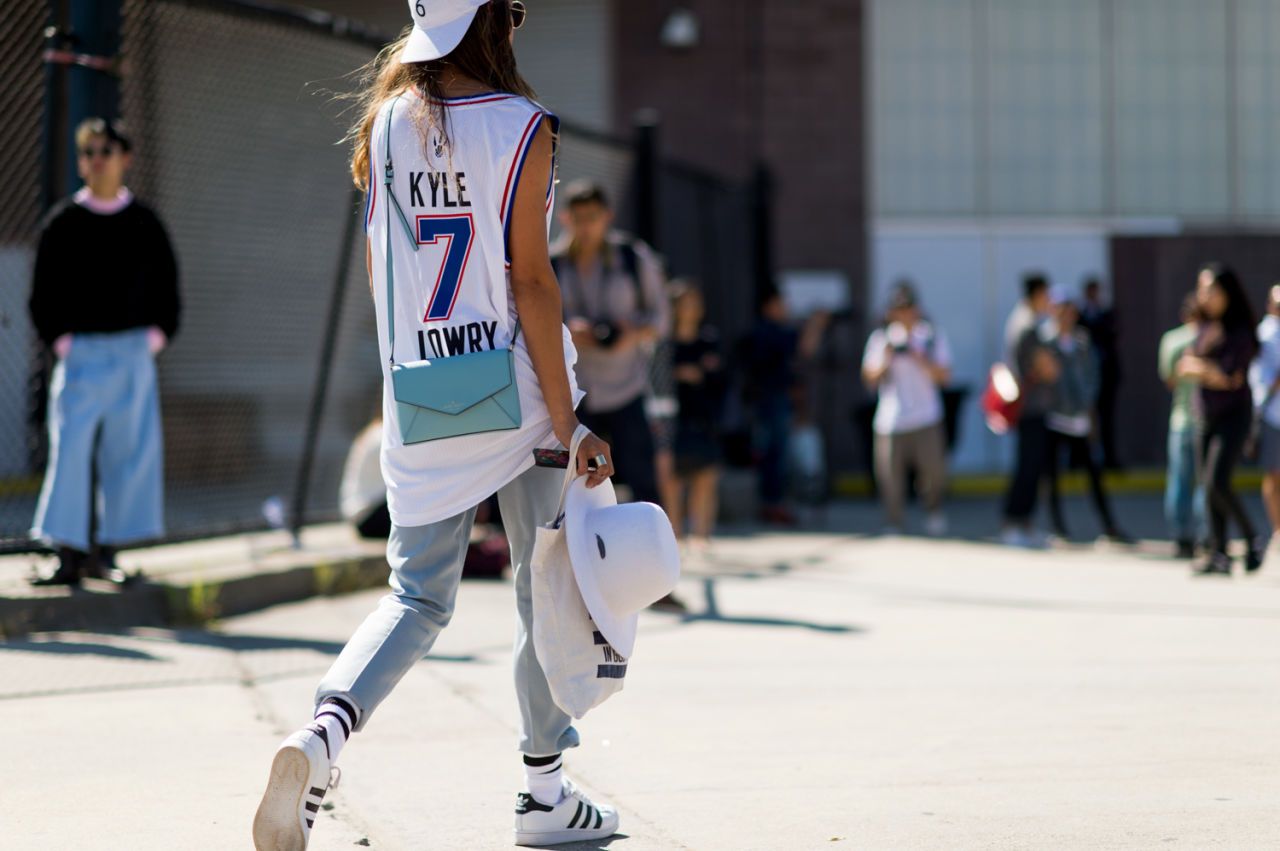 how to wear a football jersey cute