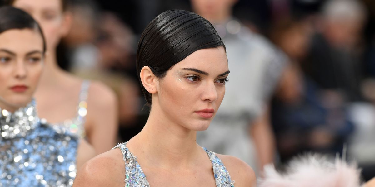 Kendall Jenner and Bella Hadid Walk Chanel Haute Couture - Kendall and ...