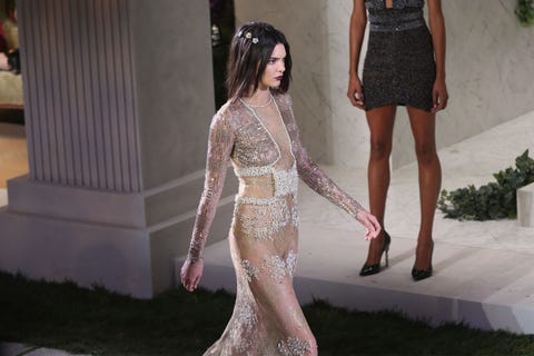 Fashion show nackt