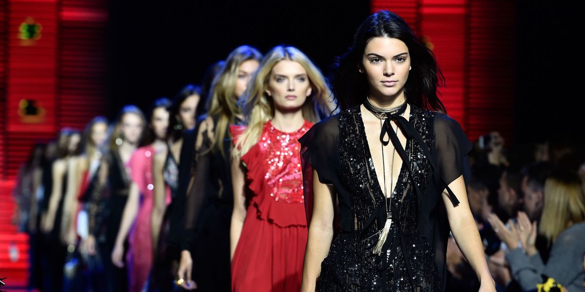 Why Kendall Jenner Ignores Kylie Jenner and the Kardashians at Fashion ...