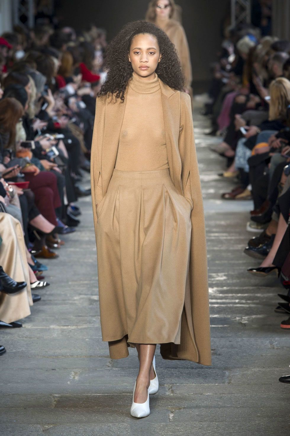 42 Looks From Max Mara Fall 2017 MFW Show - Max Mara Runway