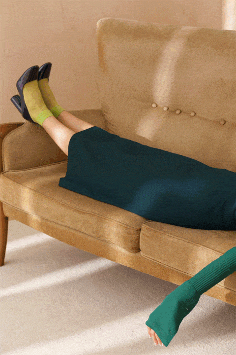Green, Furniture, Leg, Couch, Comfort, Slipcover, Wood, Chair, Leather, Human leg, 