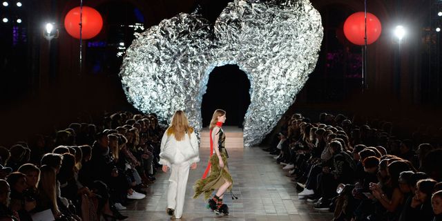 Louis-Vuitton-Fall-2017-Collection-Runway-Paris-Fashion-Week-PFW
