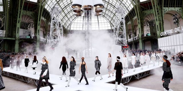 Chanel Trades Grand Palais for Nightclub With Ski-Inspired Fall Show