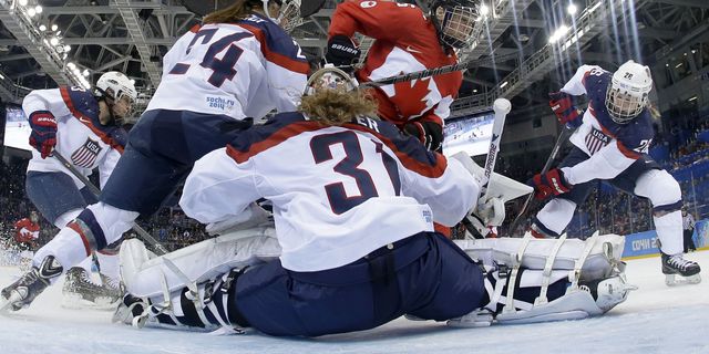 Elizabeth Warren, U.S. senators send letter to USA Hockey supporting  women's team boycott 