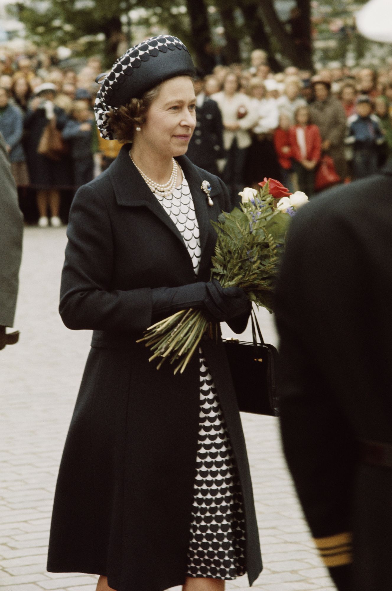 queen elizabeth hat style