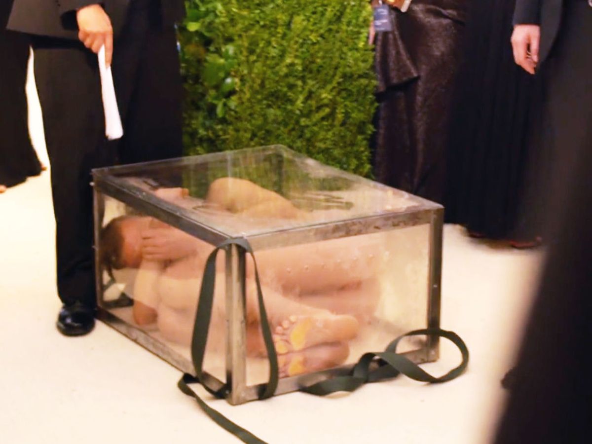 Naked Man Crashes 2017 Met Gala