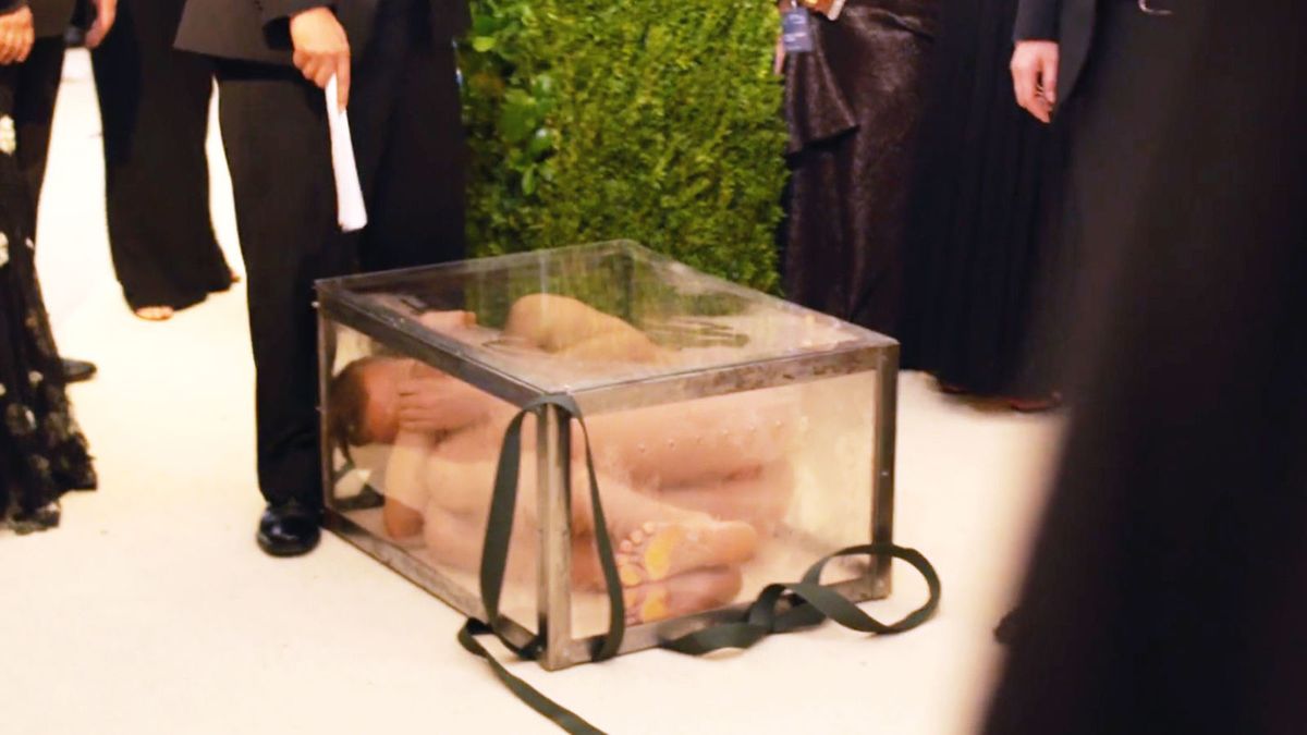 Naked Man Crashes 2017 Met Gala