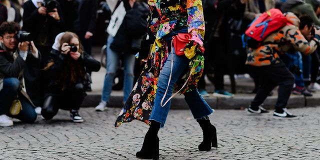 Besmetten Incubus Calligrapher How to Pull Off the Tricky Dress-Over-Jeans Trend