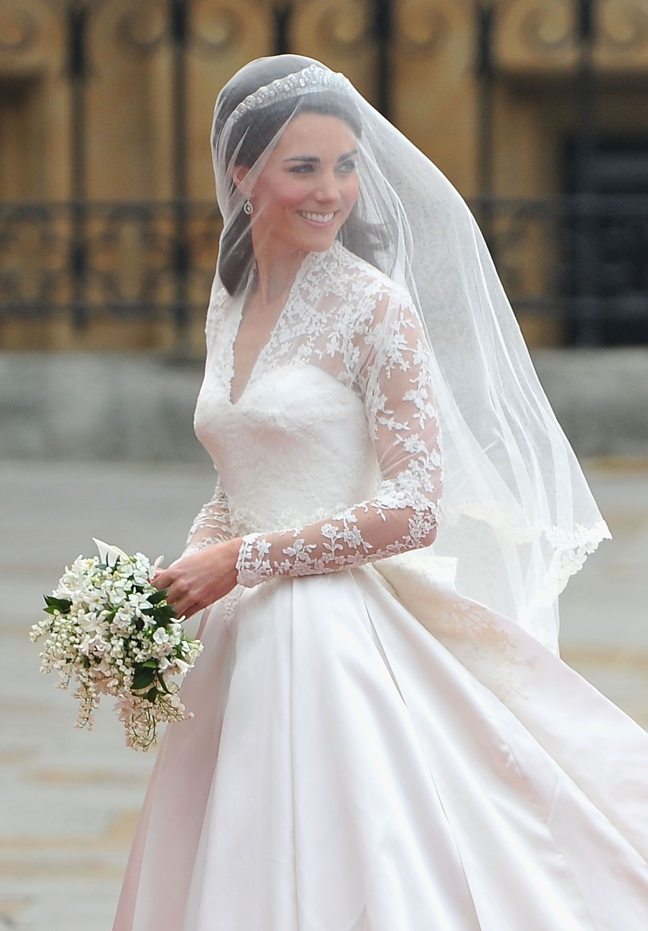 Pippa middleton wedding dress look alike best sale