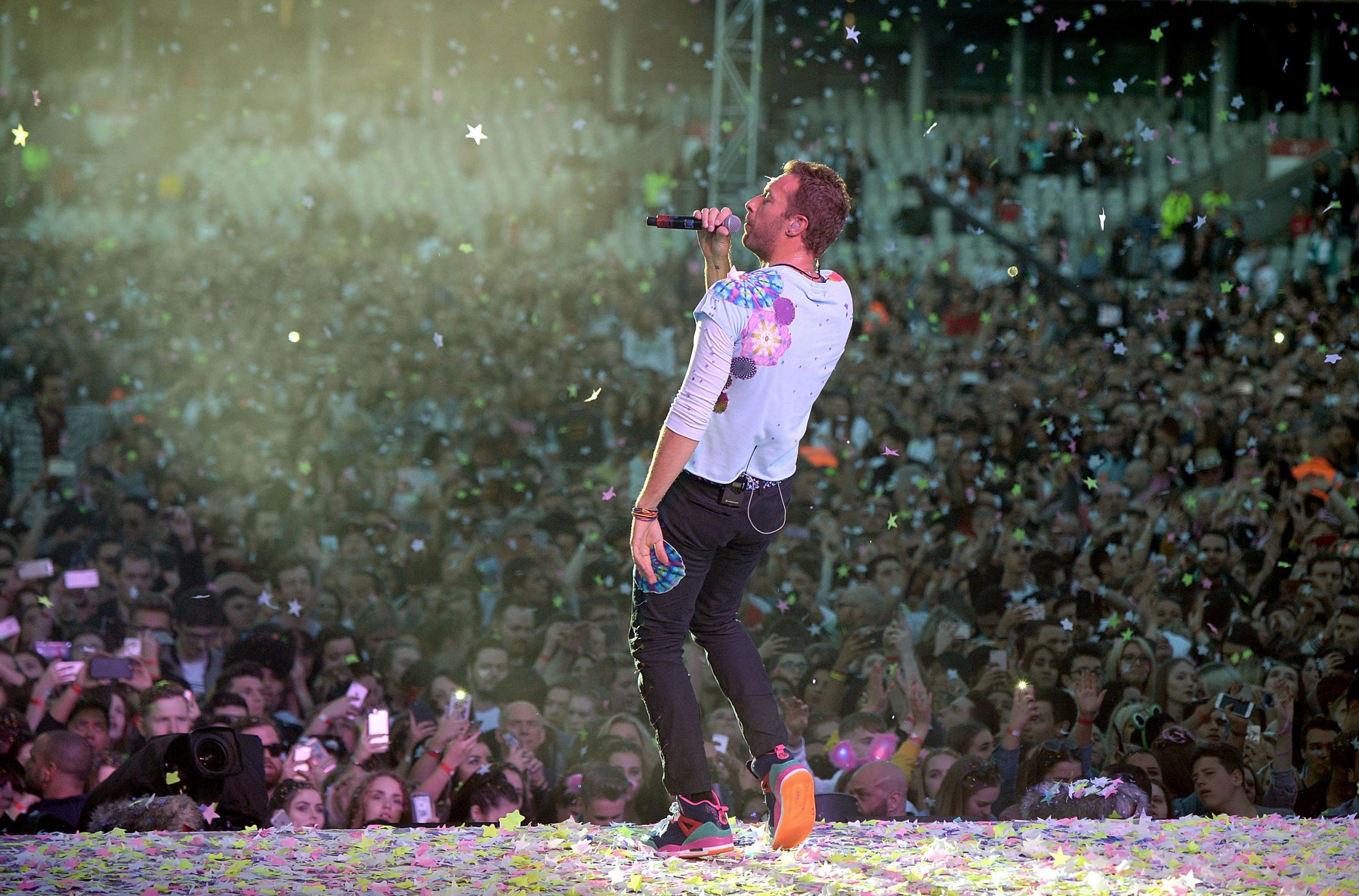 A History of Chris Martin s Most Beloved Tie Dye T Shirt