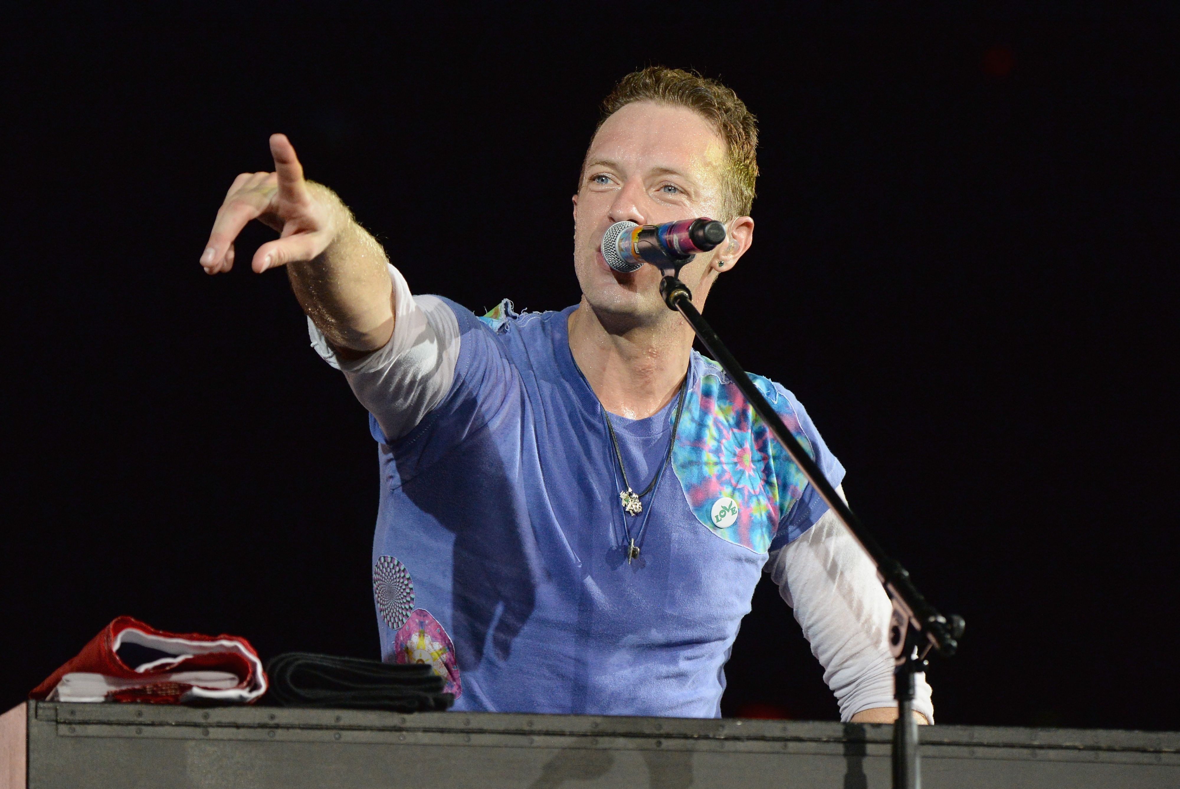 A History of Chris Martin s Most Beloved Tie Dye T Shirt