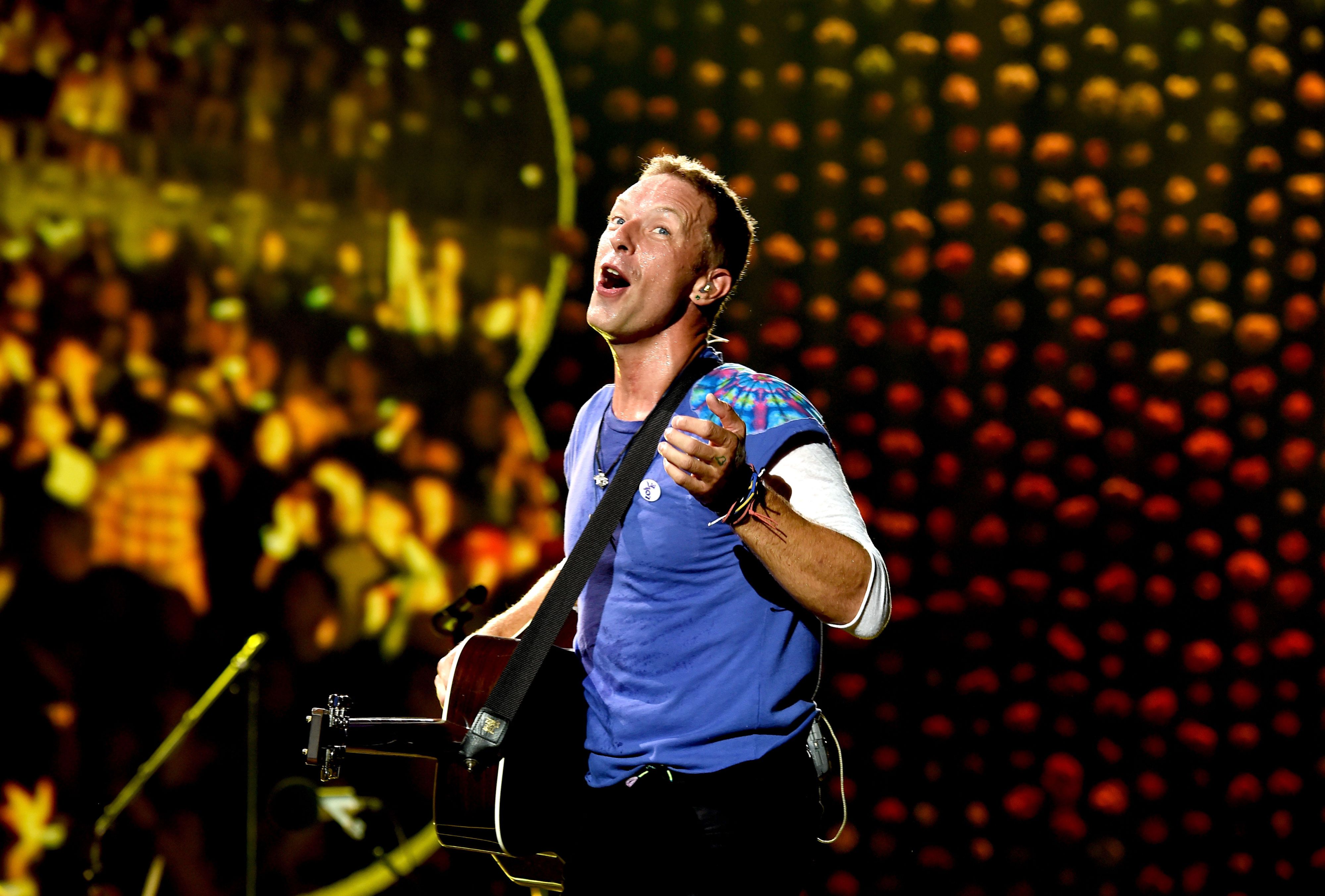 A History of Chris Martin s Most Beloved Tie Dye T Shirt