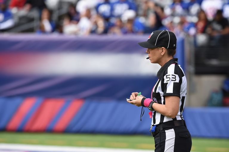 The First Female Nfl Referee How Sarah Thomas Became A Football Ref