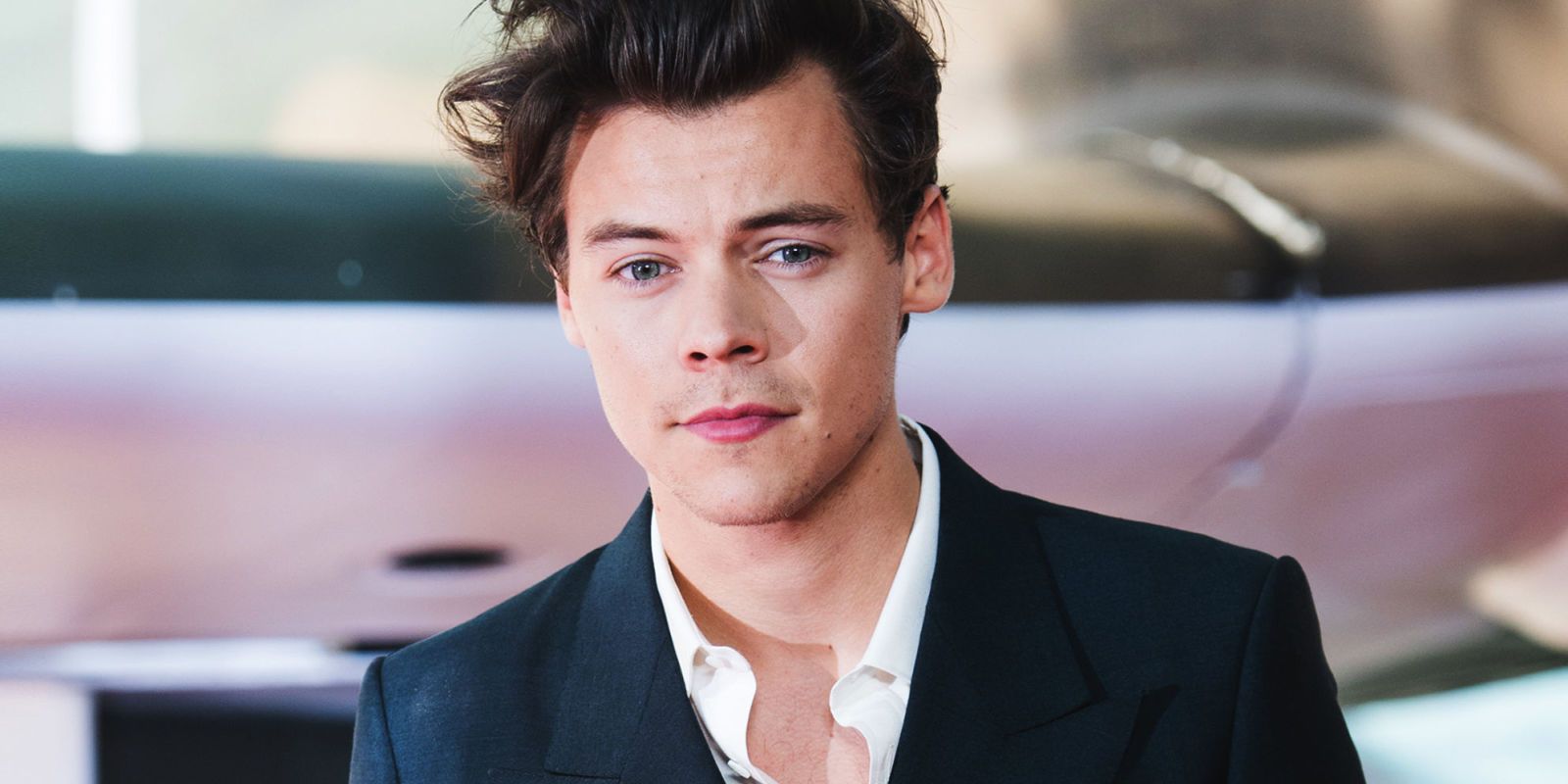 Photos: Harry Styles Got a Dramatic Hair Cut and Fans Are Divided
