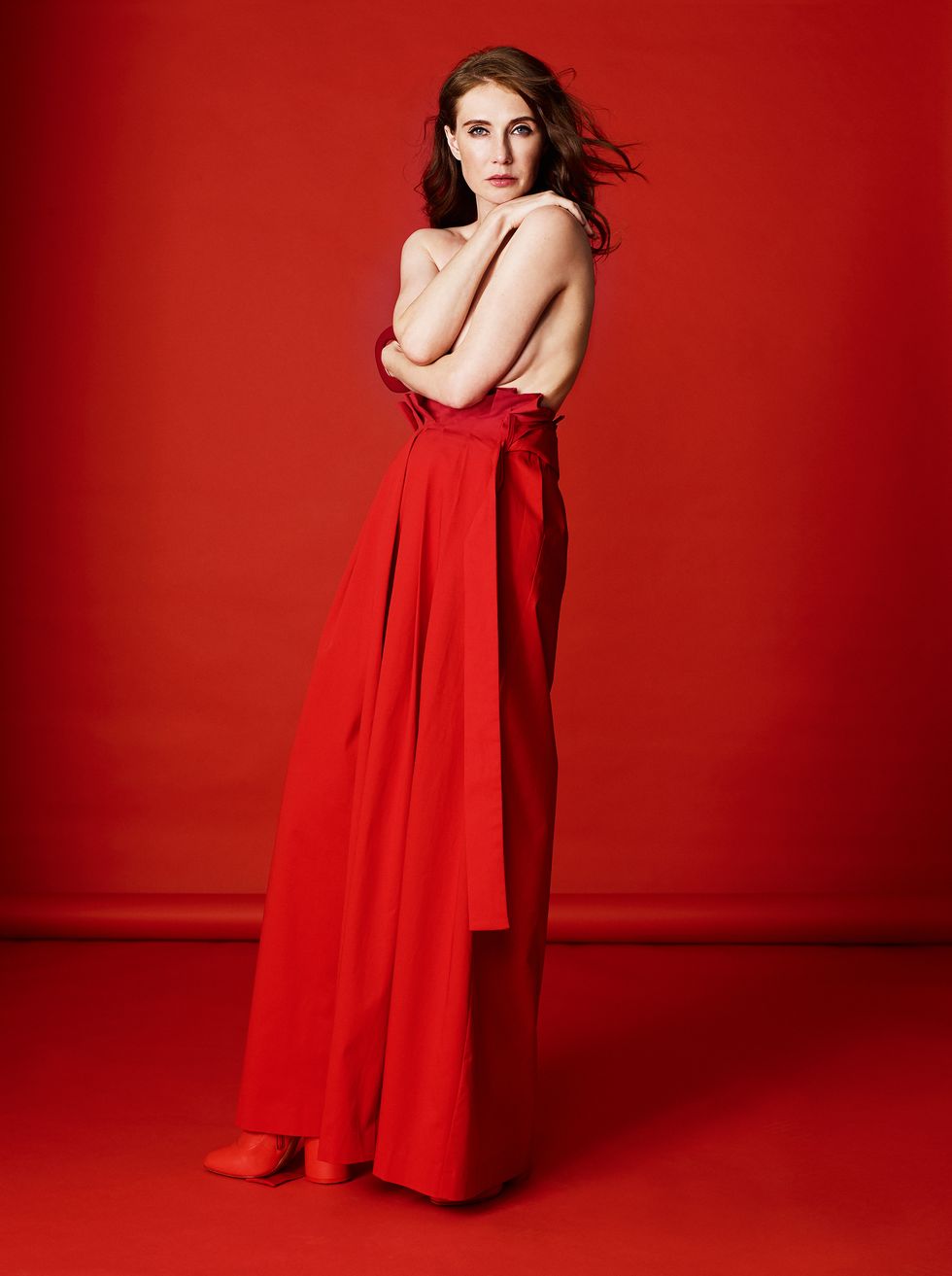 Red, Clothing, Dress, Fashion model, Gown, Shoulder, Formal wear, Beauty, Fashion, Photo shoot, 