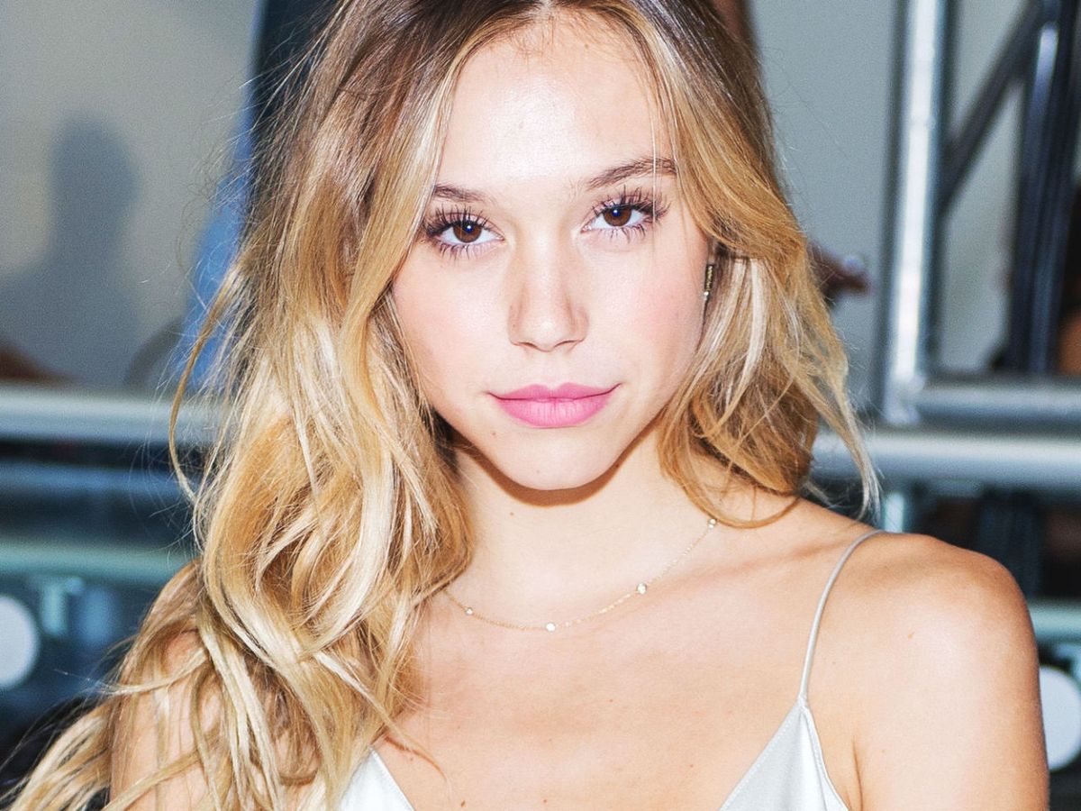 Alexis Ren Talks About Her Diet, Working Out, and Beauty Advice - Alexis  Ren 2017 Interview