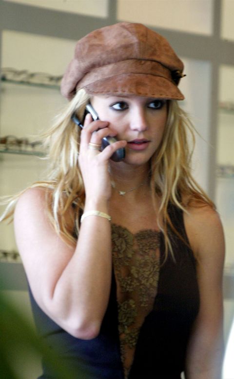 50 Photos Of Celebrities With Really Old Cell Phones