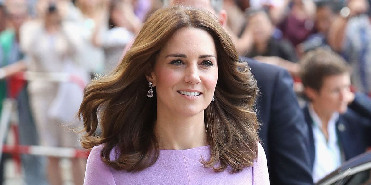 Why Kate Middleton Doesn't Sign Autographs or Give Signature - Royal ...