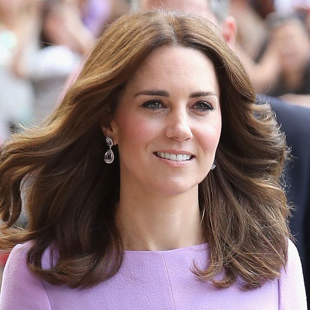 Why Kate Middleton Doesn't Sign Autographs or Give Signature - Royal ...