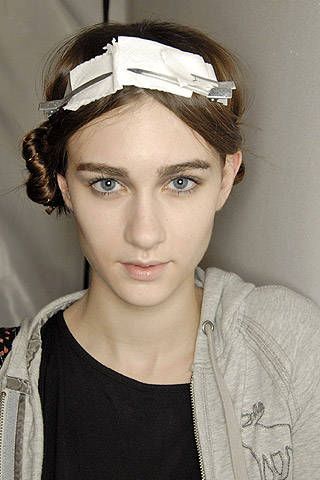 Burberry Prorsum Fall 2007 Ready&#45;to&#45;wear Backstage &#45; 001
