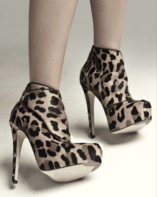Footwear, High heels, Human leg, Joint, White, Style, Sandal, Basic pump, Fashion, Foot, 