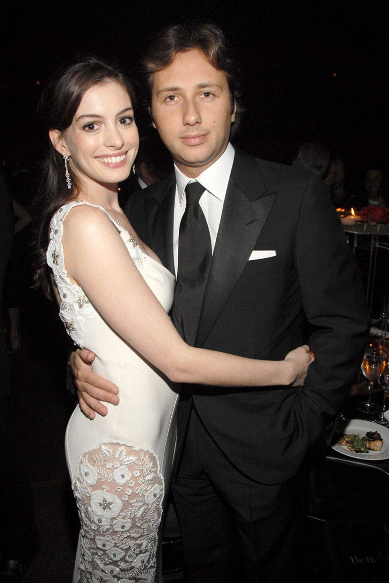 Anne Hathaway breaks up with her embezzling boyfriend