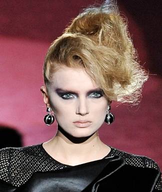 80s Fashion Hair - Retro Vintage Fashion Style