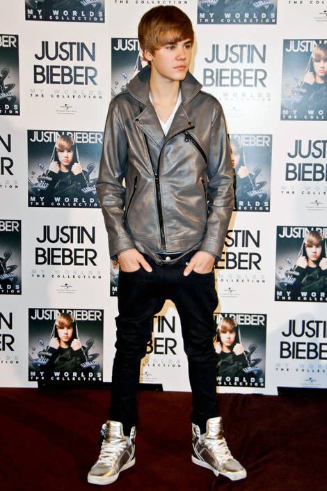 justin bieber wearing supra