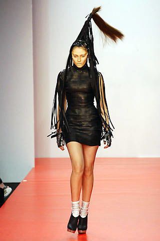 Gareth Pugh Spring 2008 Ready&#45;to&#45;wear Collections &#45; 002
