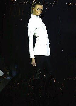 Julien Macdonald Fall 2003 Ready&#45;to&#45;Wear Collections 0001