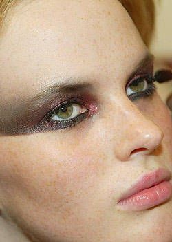 Versus Fall 2003 Ready&#45;to&#45;Wear Backstage 0001