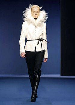 Andrew GN Fall 2003 Ready&#45;to&#45;Wear Collections 0001