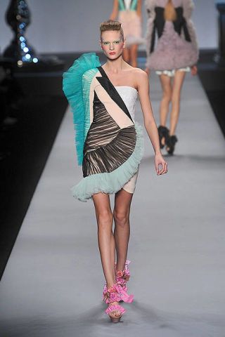 Viktor Rolf Spring 10 Runway Viktor Rolf Ready To Wear Collection