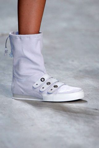Human leg, White, Fashion, Black, Grey, Walking shoe, Sneakers, Silver, Balance, Skate shoe, 