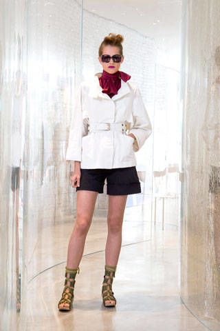 Sleeve, Collar, Shoulder, Human leg, Textile, Joint, Outerwear, Sunglasses, Style, Boot, 