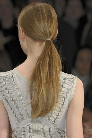 Hairstyle, Shoulder, Joint, Style, Beauty, Back, Fashion, Neck, Long hair, Blond, 