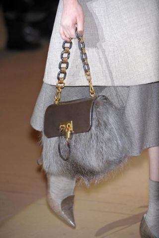 Textile, Style, Bag, Chain, Fashion, Shoulder bag, Natural material, Grey, Liver, Fur, 