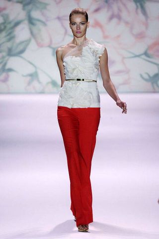 Human body, Sleeve, Shoulder, Joint, Standing, Red, Waist, Style, Fashion show, Fashion model, 