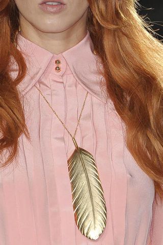 Lip, Brown, Hairstyle, Collar, Sleeve, Style, Fashion, Neck, Jewellery, Beige, 