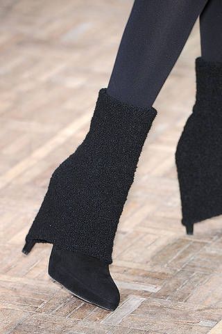 Human leg, Black, Costume accessory, Sock, Woolen, Ankle, Shadow, Wool, Foot, Woven fabric, 