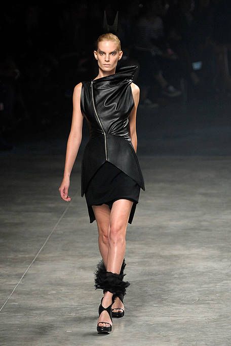 Rick Owens Spring 2011 Runway - Rick Owens Ready-To-Wear Collection